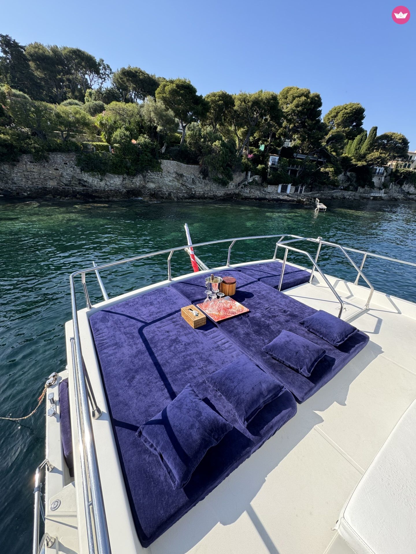M/Y Gio cruising the bay near Villefranche-sur-Mer