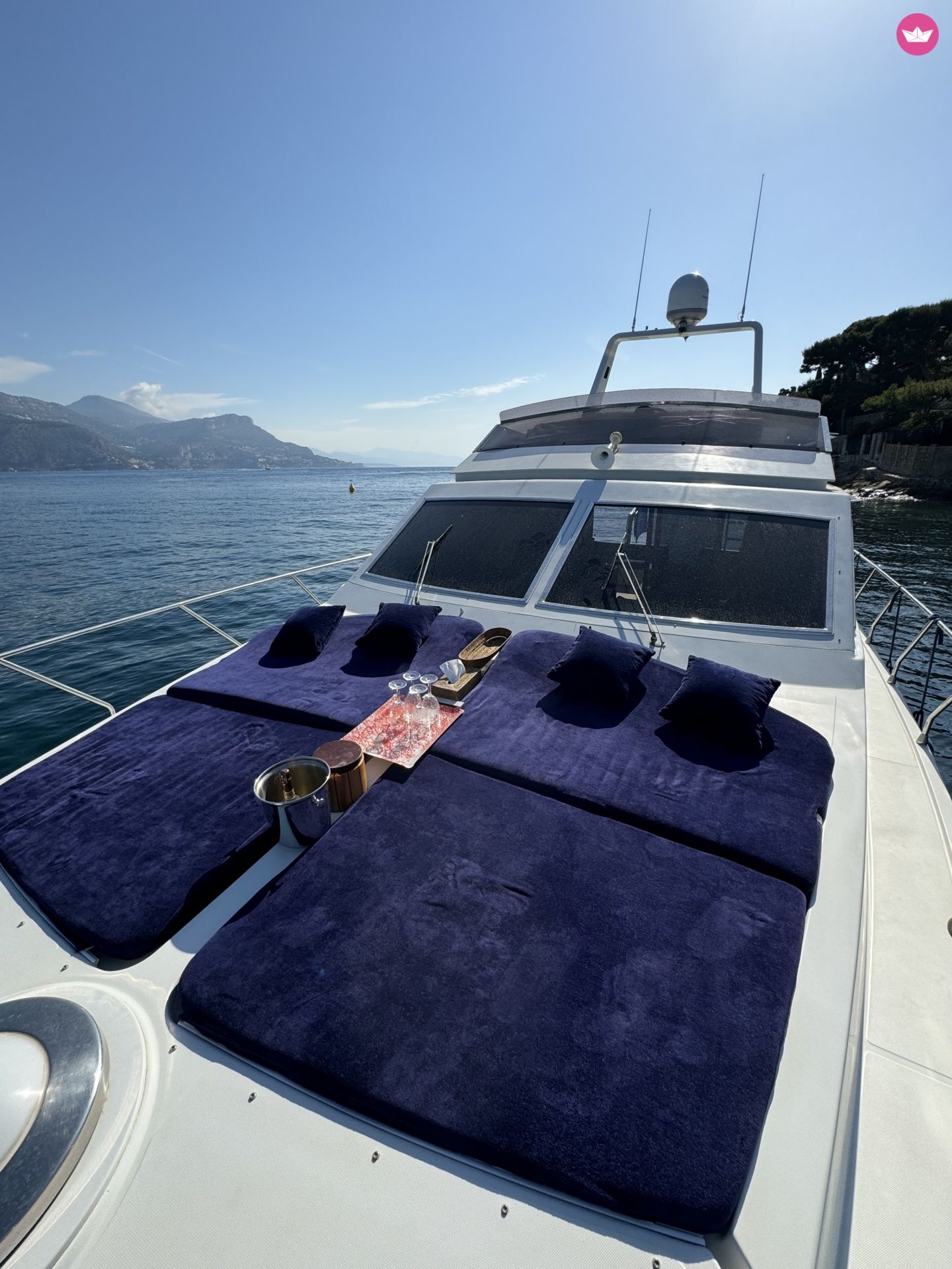M/Y Gio cruising near the Cap Ferrat coastline