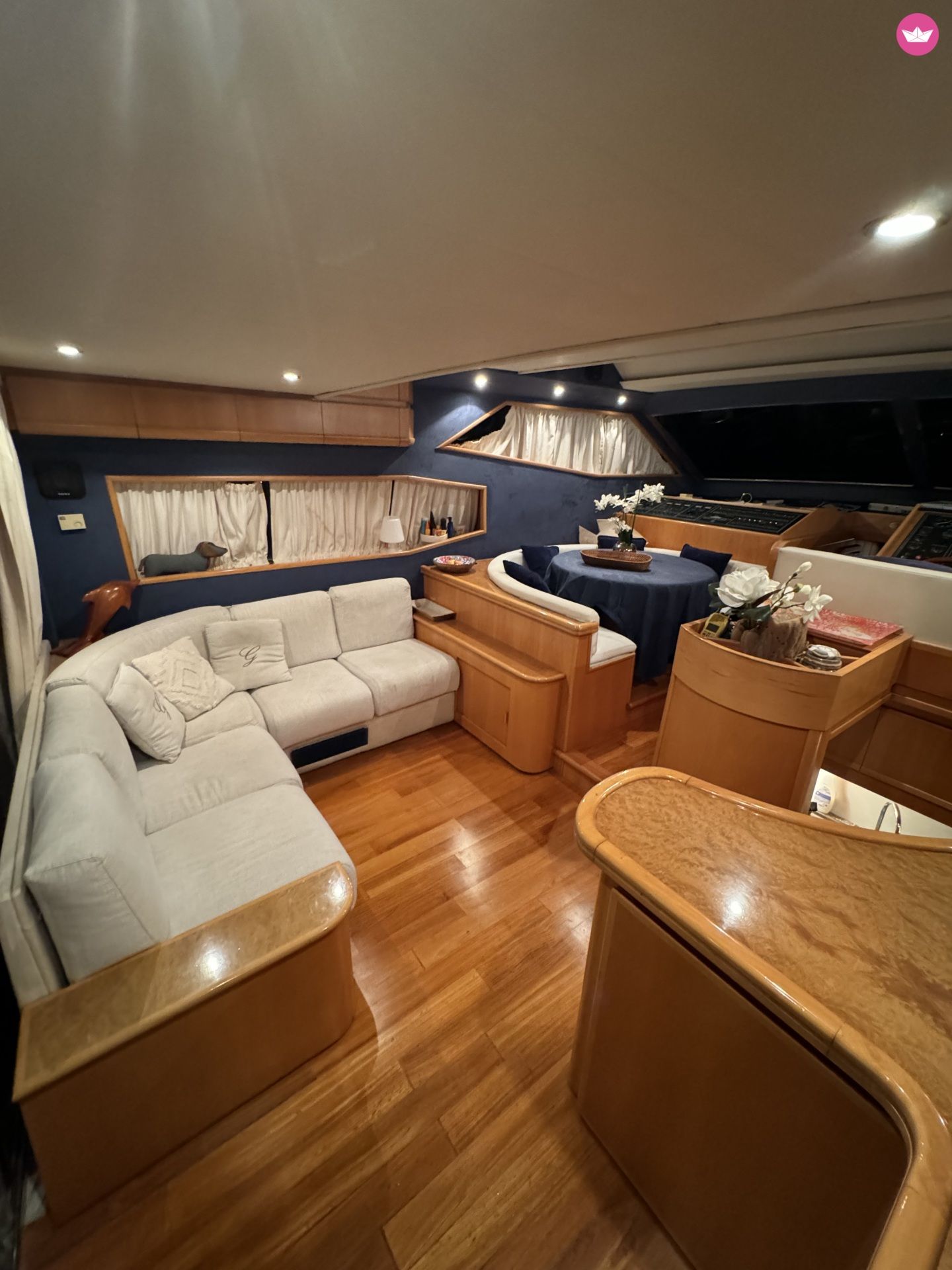 M/Y Gio interior saloon
